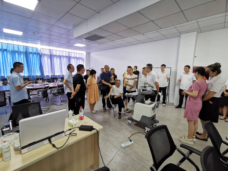 綿陽市、江油市醫(yī)療領(lǐng)航者蒞臨我司，共繪健康未來新篇章！2.jpg