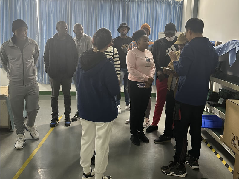 綿陽非洲留學(xué)生團(tuán)參訪我司工廠，共促中外國際交流與商務(wù)合作新篇章！6.jpg